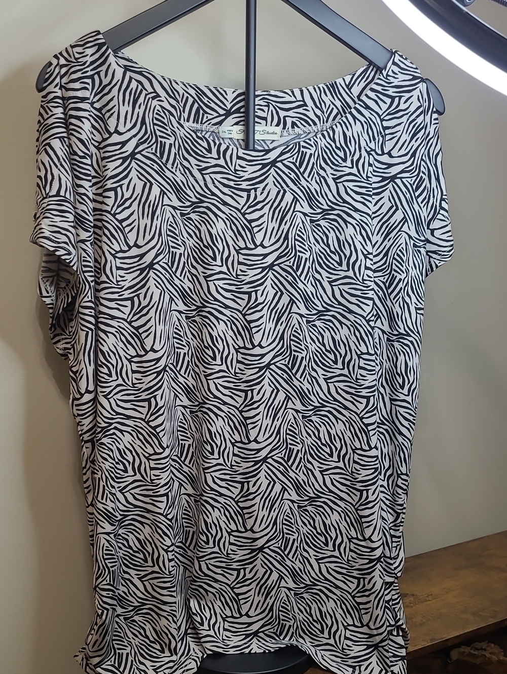 FLT Studio Black Cream/Tan Print Open Sleeve Blouse with Side Ruching size 2XL